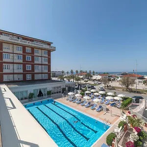 https://grand-hotel-riviera-lido-di-camaiore.it-tuscanyhotel.com